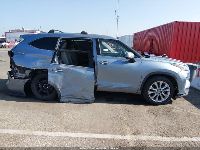 Toyota Highlander Limited 2022 5TDYZRAH2NS126303 Image 14