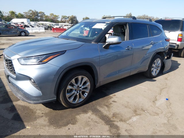 Toyota Highlander Limited 2022 5TDYZRAH2NS126303 Image 2