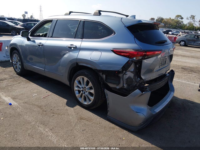 Toyota Highlander Limited 2022 5TDYZRAH2NS126303 Image 3