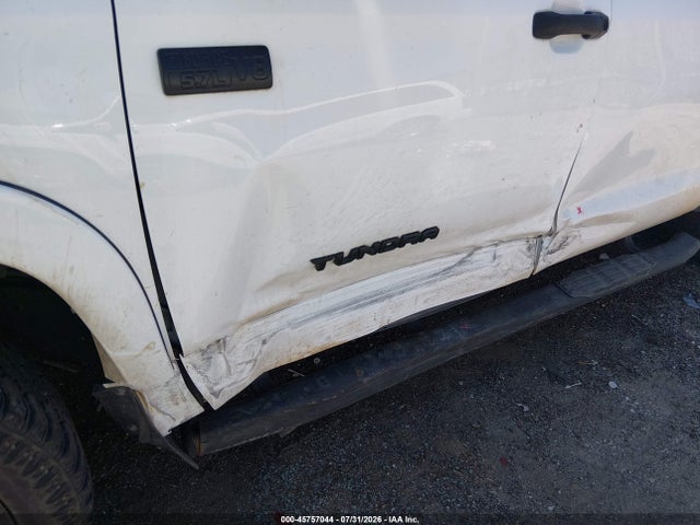 5TFEY5F15JX236731 Toyota Tundra Sr5 5.7l V8