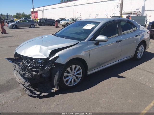 Toyota CAMRY LE 2020 4T1C11AK9LU339722 Image 2