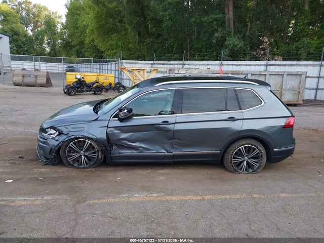 2018 Volkswagen Tiguan 2.0t Se/2.0t Sel მანქანა იყიდება აუქციონზე, vin: 3VV2B7AX5JM120593, აუქციონის ნომერი: 45757122