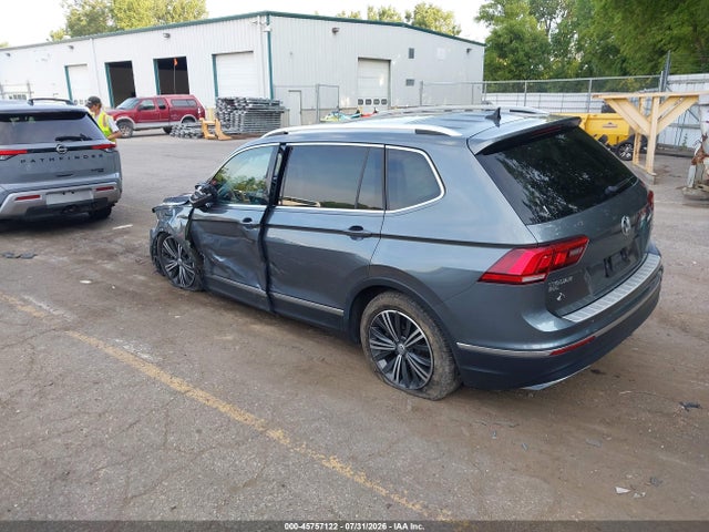 2018 Volkswagen Tiguan 2.0t Se/2.0t Sel მანქანა იყიდება აუქციონზე, vin: 3VV2B7AX5JM120593, აუქციონის ნომერი: 45757122