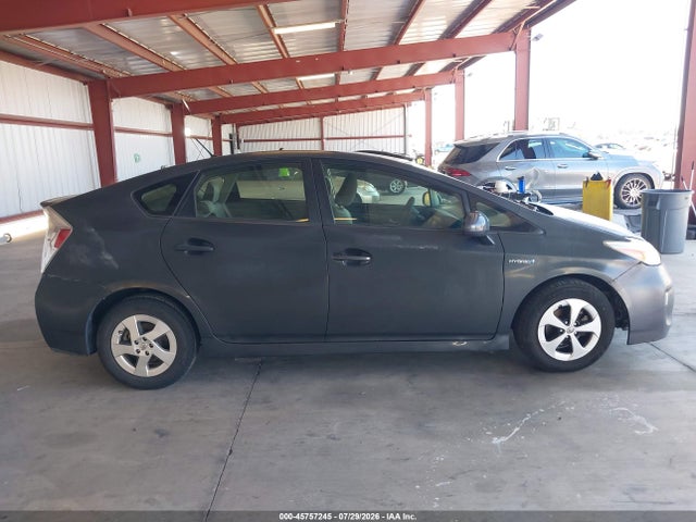 JTDKN3DU2F0455305 Toyota Prius Two