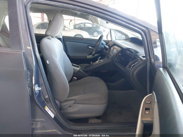 JTDKN3DU2F0455305 Toyota Prius Two