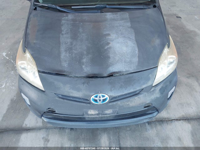 JTDKN3DU2F0455305 Toyota Prius Two