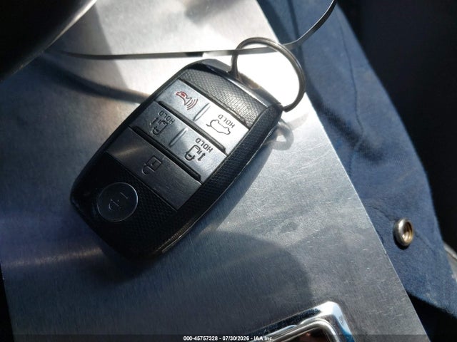 45757328 :رقم المزاد ، KNDMB5C12H6234369 vin ، 2017 Kia Sedona Lx مزاد بيع