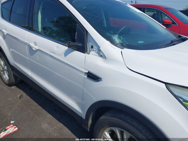 1FMCU9GD1HUB50827 Ford ESCAPE SE