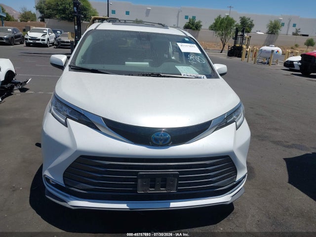 Toyota Sienna Limited 2022 5TDZRKEC8NS105109 Image 13