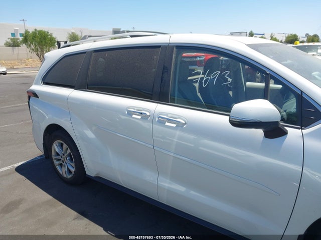 Toyota Sienna Limited 2022 5TDZRKEC8NS105109 Image 14
