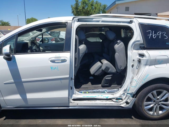 Toyota Sienna Limited 2022 5TDZRKEC8NS105109 Image 15