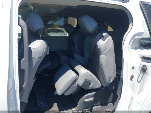 Toyota Sienna Limited 2022 5TDZRKEC8NS105109 Image 8