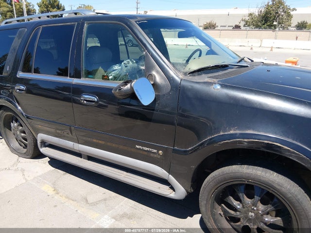 45757717 :رقم المزاد ، 5LMPU28L8WLJ39144 vin ، 1998 Lincoln Navigator مزاد بيع