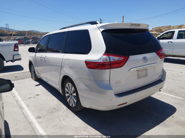 Toyota Sienna Limited 7 Passenger 2017 5TDYZ3DC1HS840876 Image 3