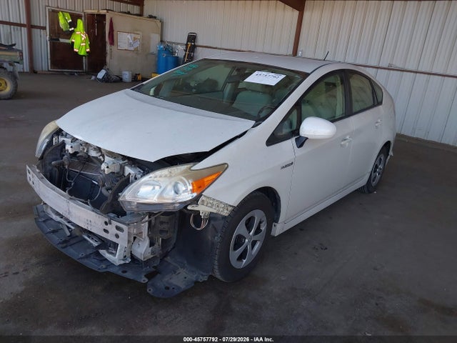 Toyota Prius Three 2015 JTDKN3DUXF1933089 Image 2
