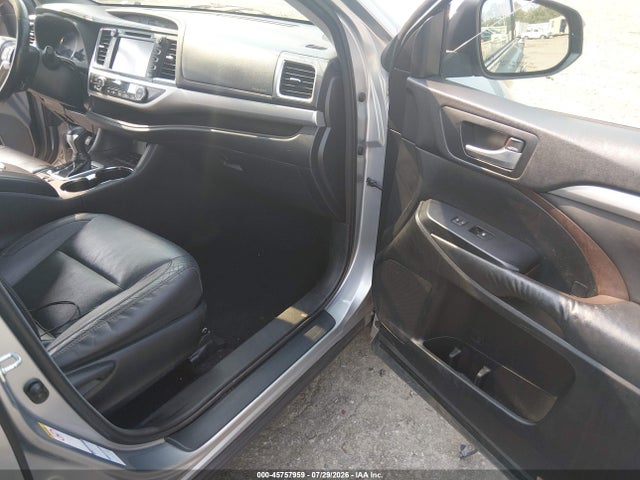 45757959 :رقم المزاد ، 5TDJKRFH2FS093917 vin ، 2015 Toyota Highlander Xle V6 مزاد بيع