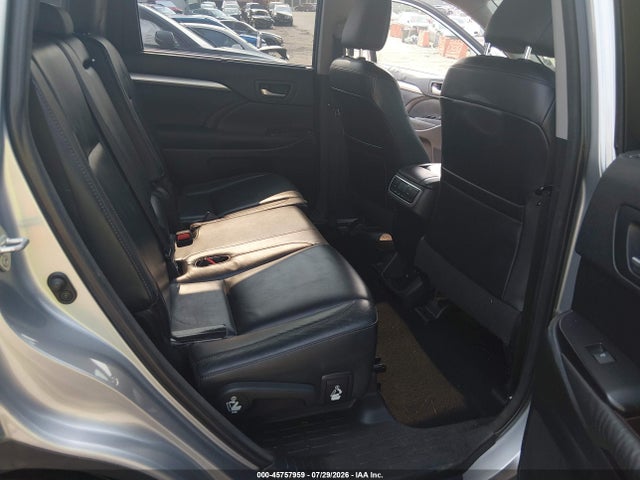 45757959 :رقم المزاد ، 5TDJKRFH2FS093917 vin ، 2015 Toyota Highlander Xle V6 مزاد بيع