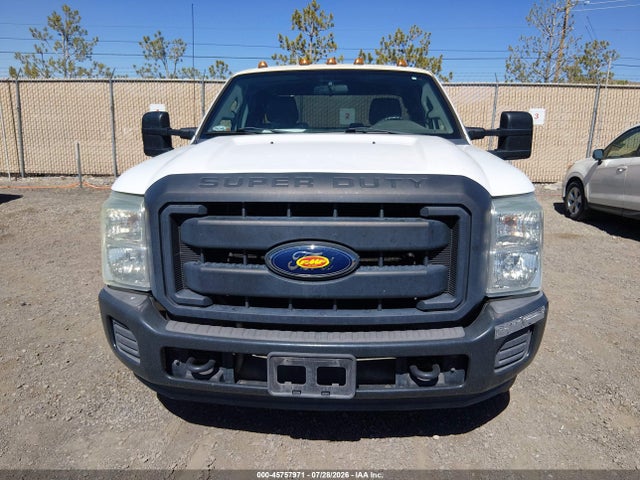Ford F-350 Chassis Xl 2015 1FD8X3G65FED30847 Image 12