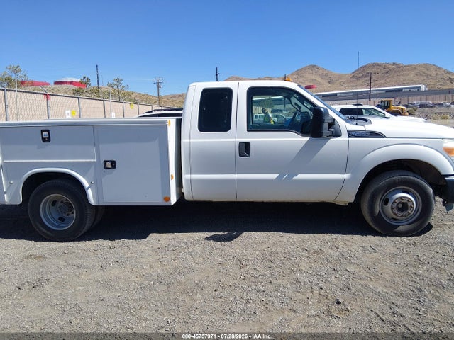Ford F-350 Chassis Xl 2015 1FD8X3G65FED30847 Image 13