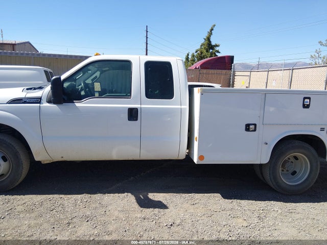 Ford F-350 Chassis Xl 2015 1FD8X3G65FED30847 Image 14