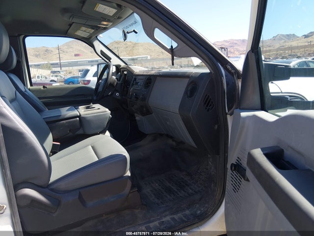 Ford F-350 Chassis Xl 2015 1FD8X3G65FED30847 Image 5