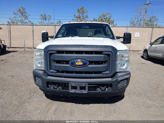 Ford F-350 Chassis Xl 2015 1FD8X3G65FED30847 Image 6