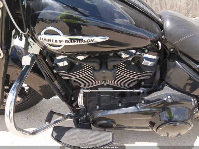Harley-Davidson FLHC 2019 1HD1YAJ27KB055215 Image 9