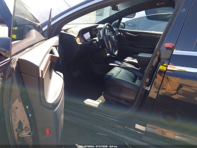 Продажа на аукционе авто 2017 Tesla Model X 100d/75d/90d, vin: 5YJXCAE2XHF077364, номер лота: 45758004