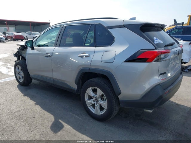 2021 Toyota Rav4 Xle მანქანა იყიდება აუქციონზე, vin: 2T3P1RFV7MW160994, აუქციონის ნომერი: 45758218