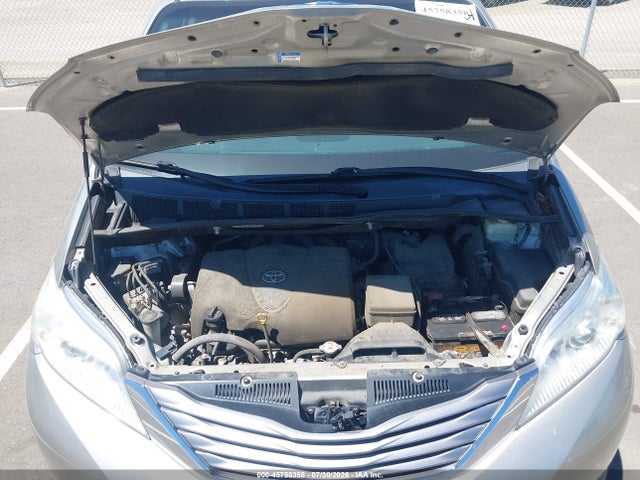 5TDYZ3DCXHS897786 Toyota Sienna Xle 8 Passenger