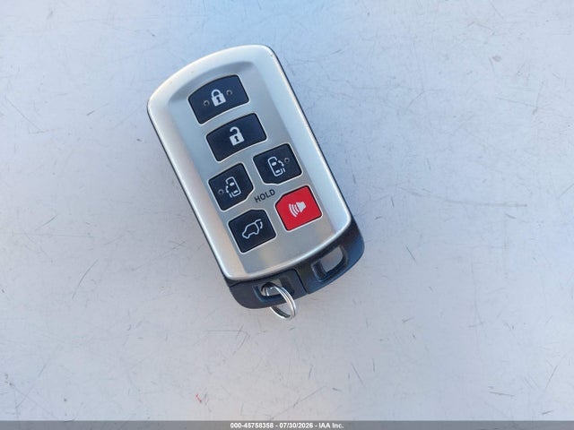 5TDYZ3DCXHS897786 Toyota Sienna Xle 8 Passenger