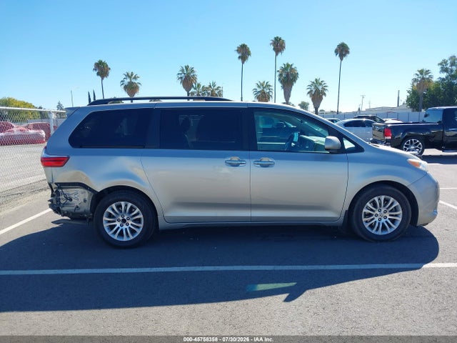 5TDYZ3DCXHS897786 Toyota Sienna Xle 8 Passenger