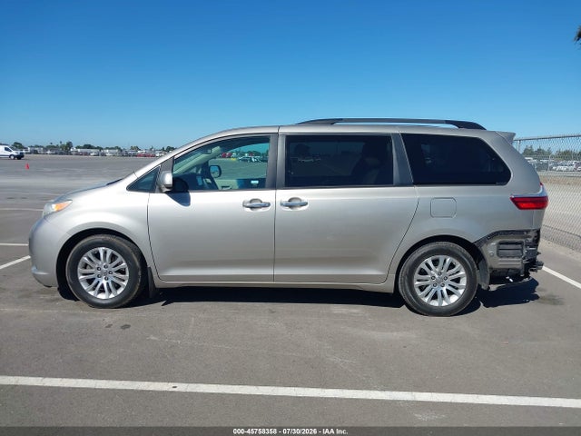 5TDYZ3DCXHS897786 Toyota Sienna Xle 8 Passenger