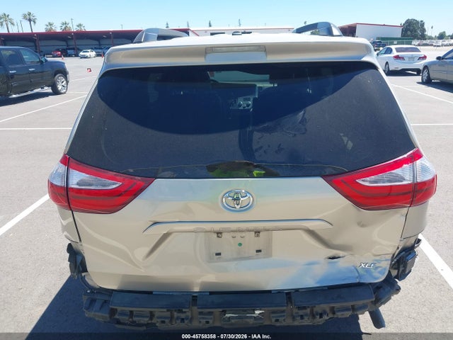 5TDYZ3DCXHS897786 Toyota Sienna Xle 8 Passenger