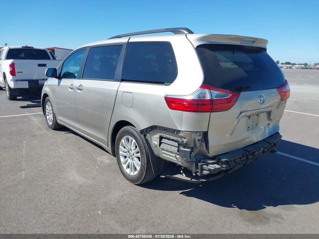 5TDYZ3DCXHS897786 Toyota Sienna Xle 8 Passenger