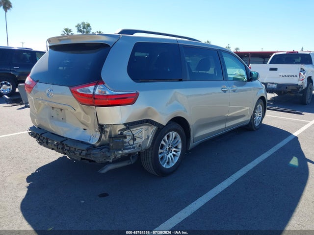 5TDYZ3DCXHS897786 Toyota Sienna Xle 8 Passenger