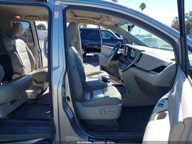 5TDYZ3DCXHS897786 Toyota Sienna Xle 8 Passenger