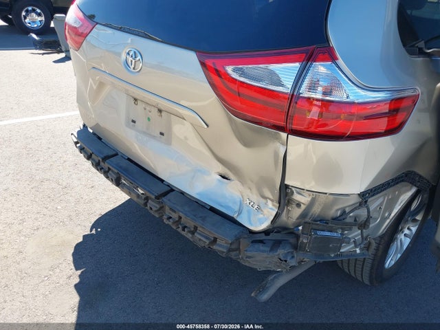 5TDYZ3DCXHS897786 Toyota Sienna Xle 8 Passenger