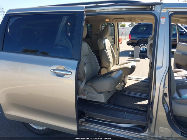 5TDYZ3DCXHS897786 Toyota Sienna Xle 8 Passenger