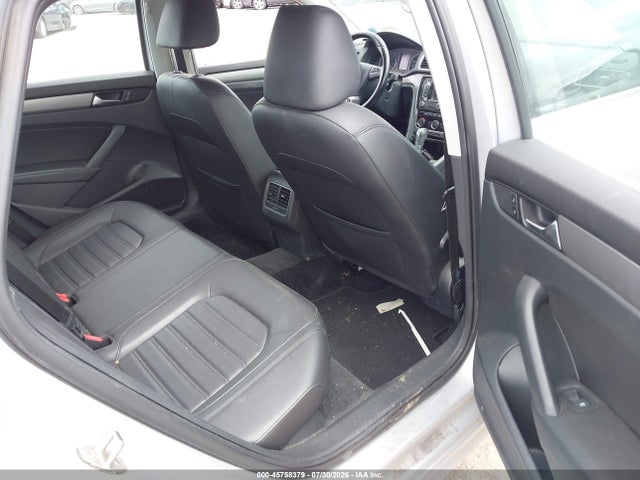 45758379 :رقم المزاد ، 1VWBT7A38FC043457 vin ، 2015 Volkswagen Passat 1.8t Se مزاد بيع
