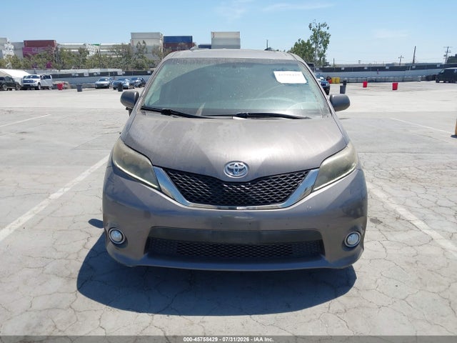 5TDXK3DC5FS664735 Toyota Sienna Se 8 Passenger