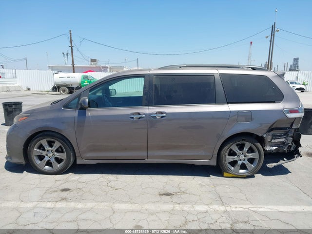 5TDXK3DC5FS664735 Toyota Sienna Se 8 Passenger