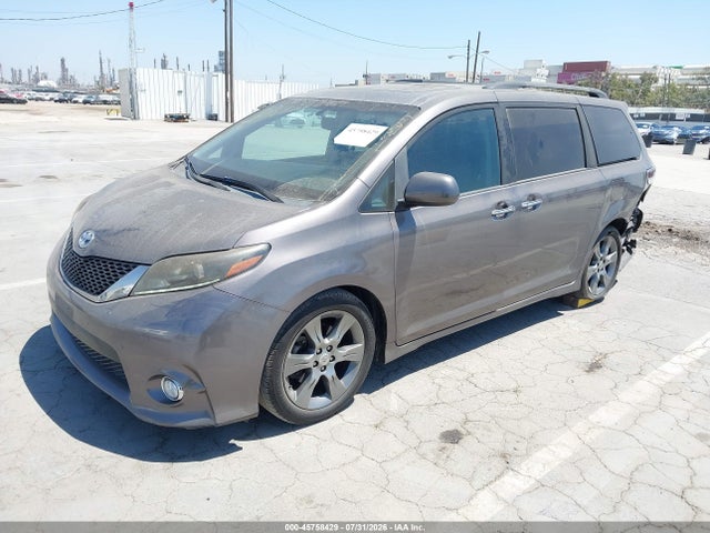 5TDXK3DC5FS664735 Toyota Sienna Se 8 Passenger