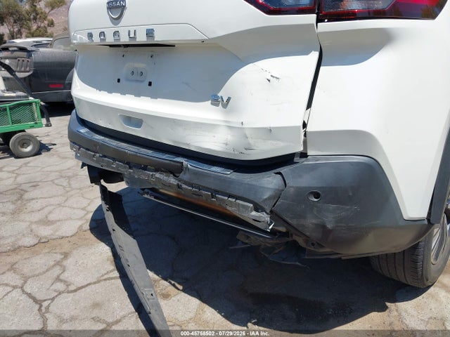 JN8BT3BA7PW421734 Nissan Rogue Sv Fwd