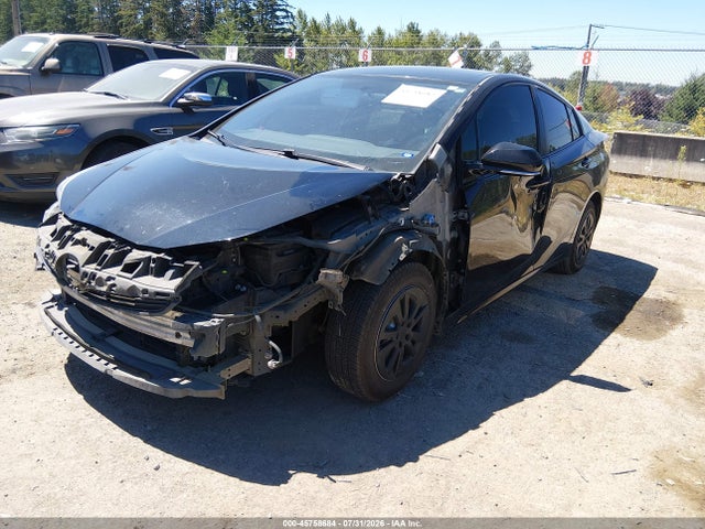 Toyota Prius Two Eco 2016 JTDKARFU6G3023862 Image 2