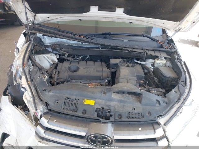 Toyota Highlander Le 2018 5TDZARFH4JS034768 Image 10