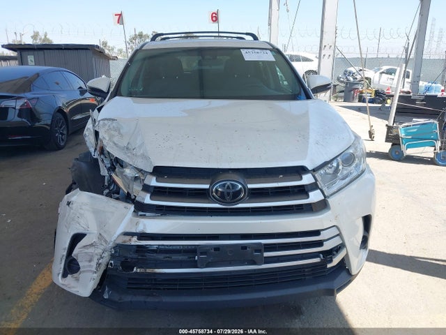 Toyota Highlander Le 2018 5TDZARFH4JS034768 Image 16
