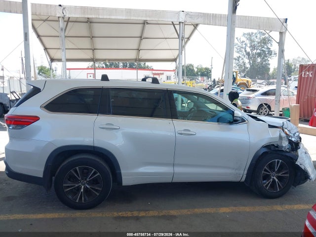 Toyota Highlander Le 2018 5TDZARFH4JS034768 Image 17