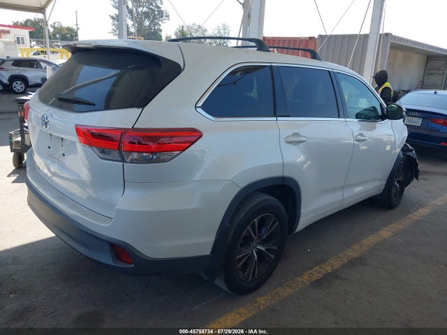 Toyota Highlander Le 2018 5TDZARFH4JS034768 Image 4