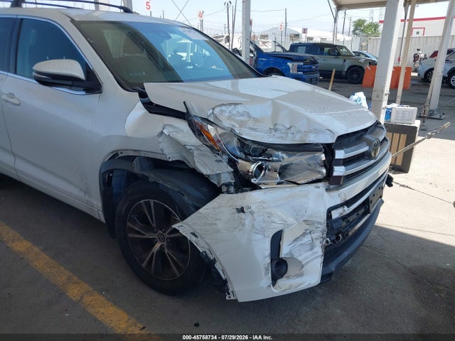 Toyota Highlander Le 2018 5TDZARFH4JS034768 Image 6